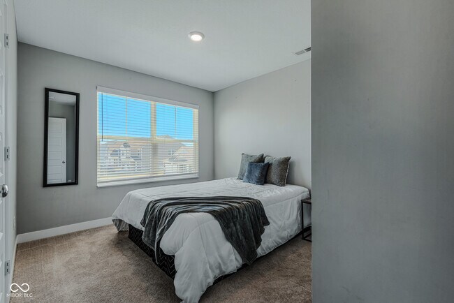 Building Photo - 144 Bluestem Ln