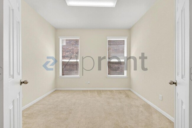 Building Photo - 3408 Porter Creek Dr