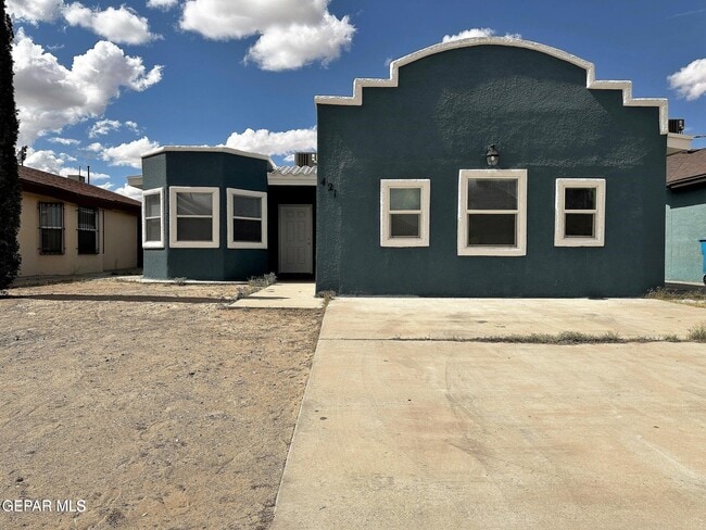 Primary Photo - 421 Valle del Mar Dr