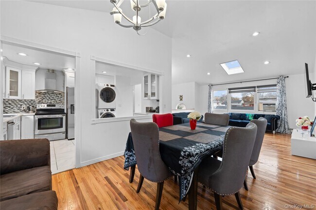 Building Photo - 46 Crown St