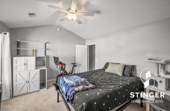 Building Photo - 332 Dante Cir