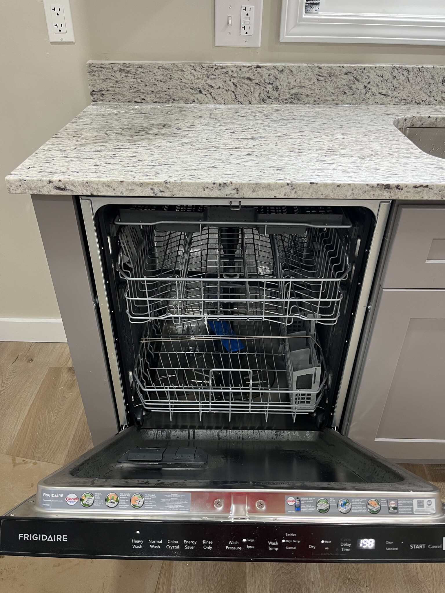 Dishwasher quiet stainless - 2741 Jones Ave
