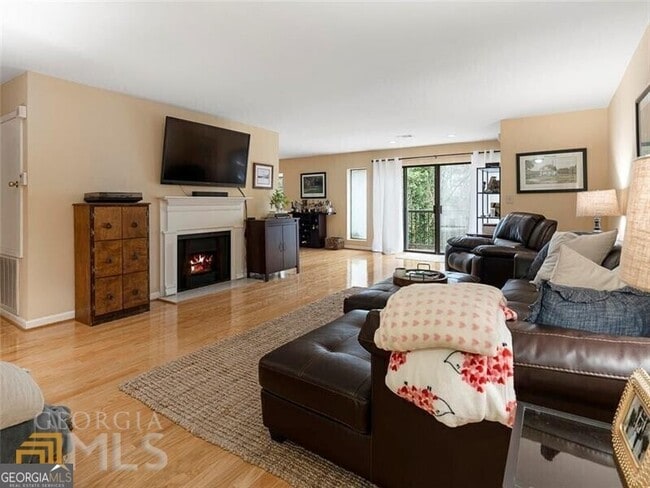 Building Photo - 4313 Pine Heights Dr NE