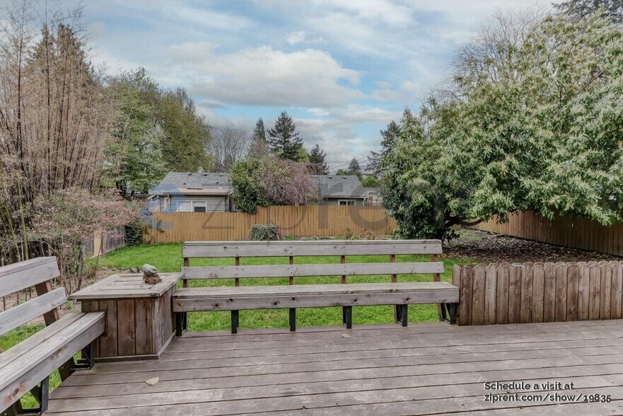 Building Photo - 5806 NE 60th Ave