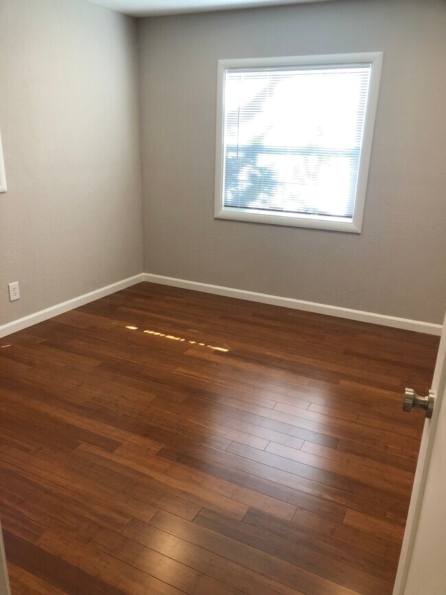 Building Photo - 401 15th Ave