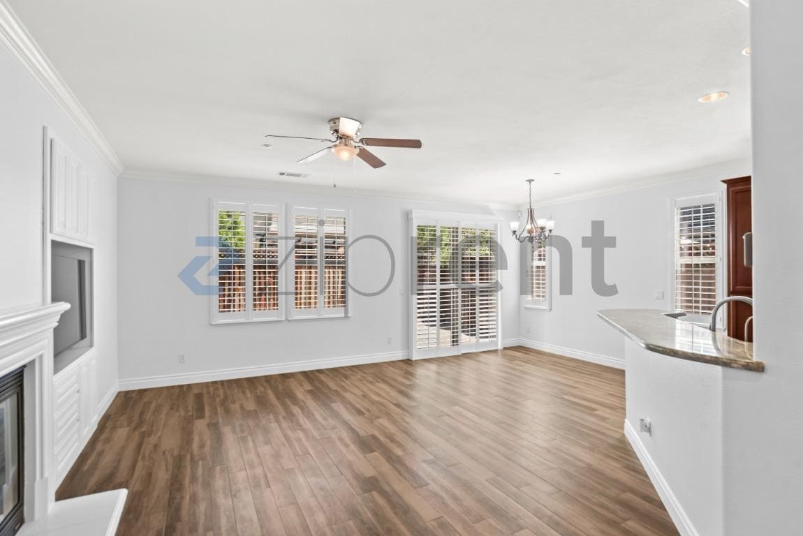 Building Photo - Unit