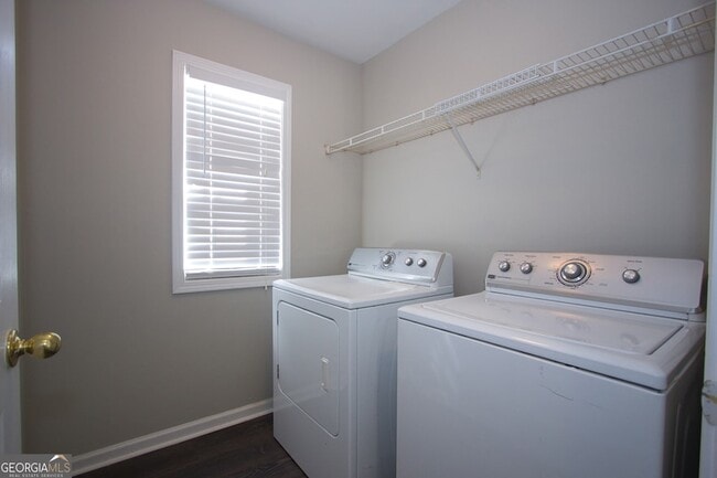 Building Photo - 585 Chapel Walk Ln SE