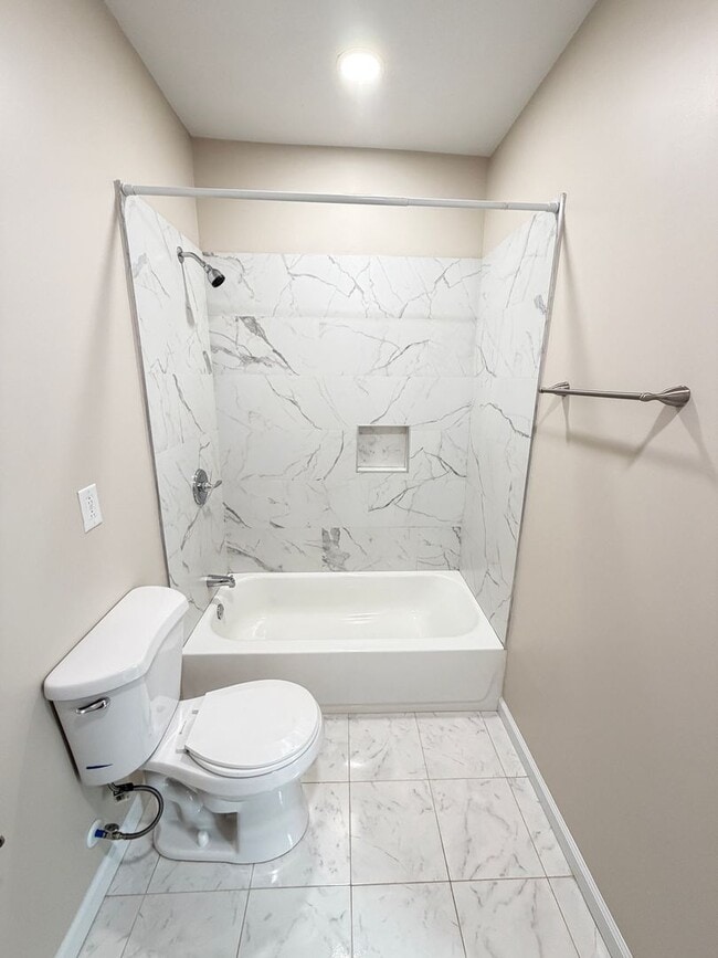 Building Photo - Marvelous 3 Bedroom and 2 Full Bath House!