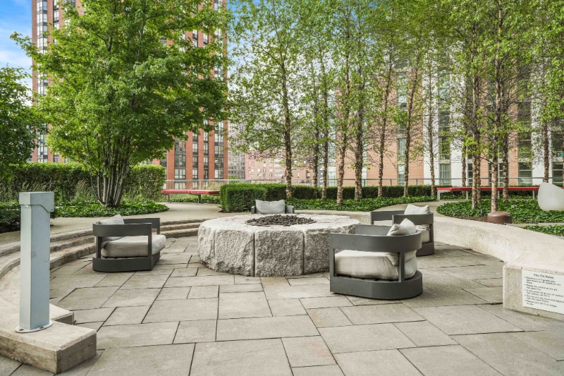 Building Photo - 901 S Holden Ct