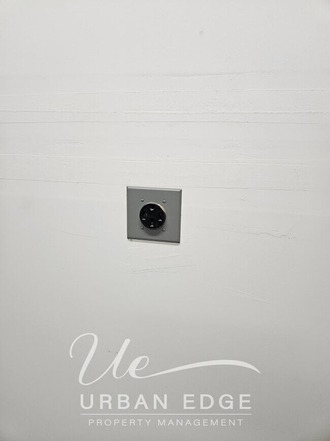 Building Photo - 3 bed, 2.5 bath Mountain Home - 11 minutes to AFB