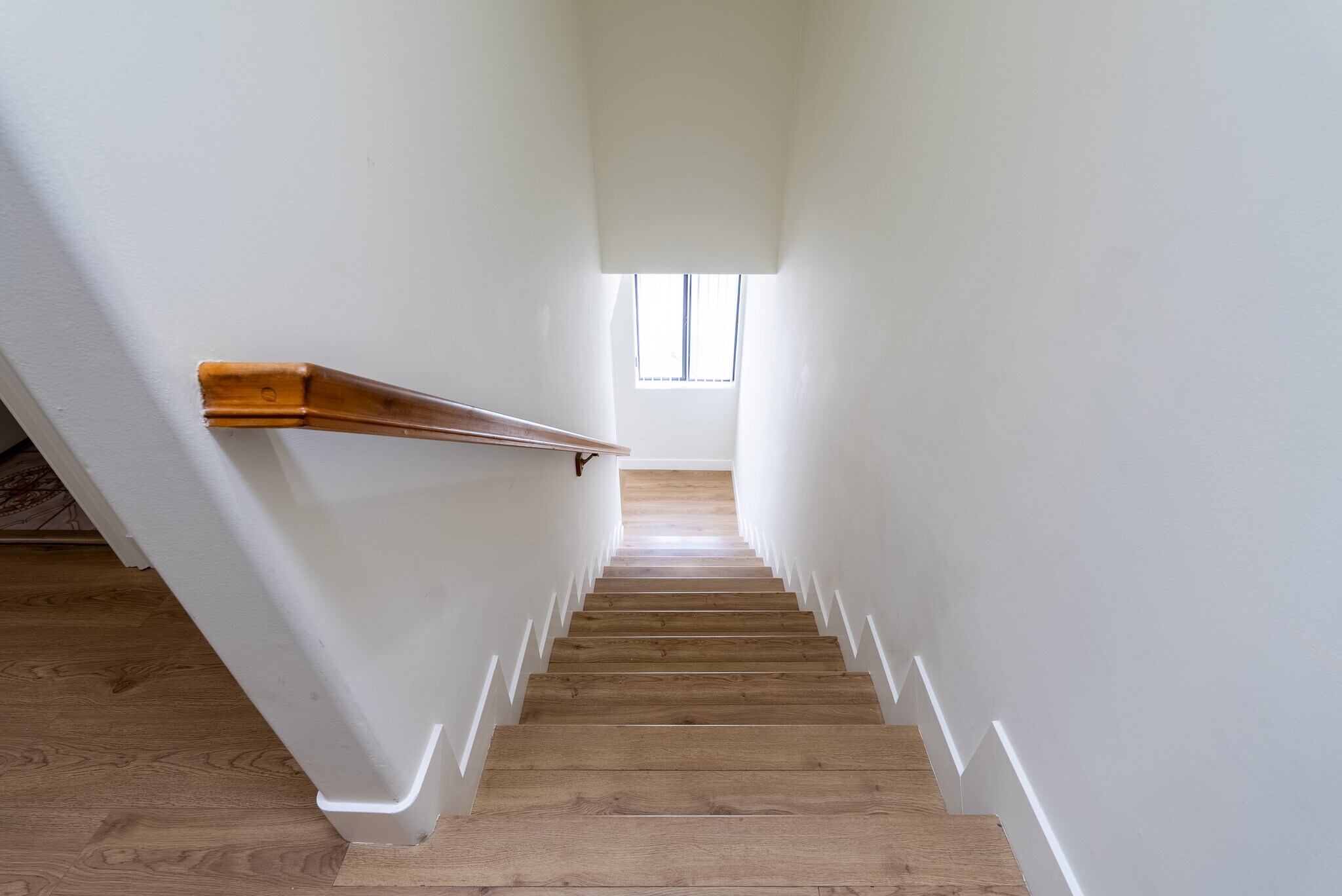 Building Photo - 1758 N Alexandria Ave