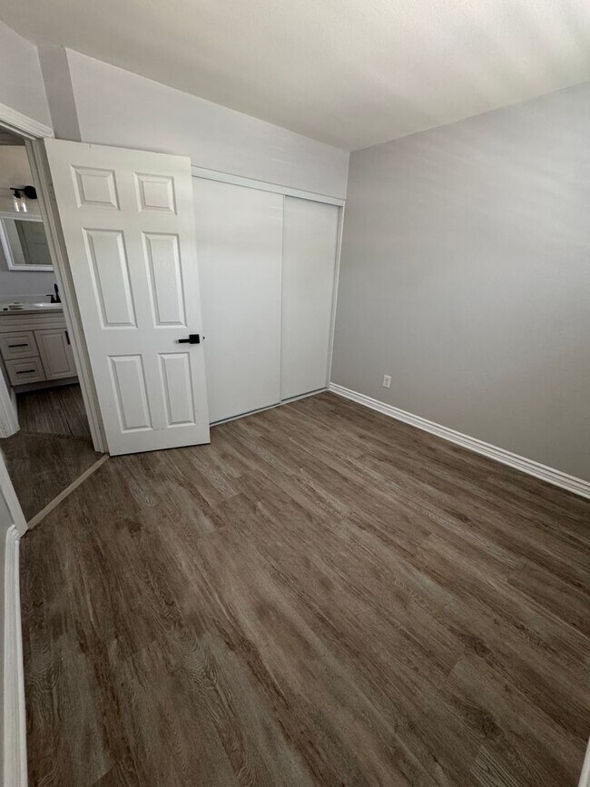 Building Photo - Beautiful 4- Bedroom Home