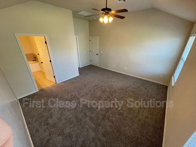 Building Photo - 2265 Blue Jay Dr
