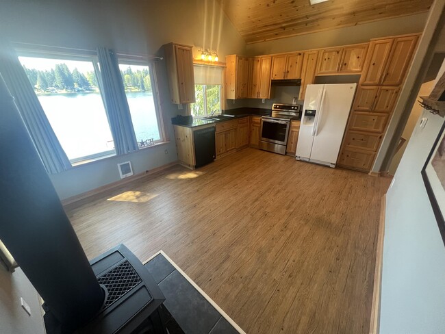 Building Photo - 5010 Lake Bosworth Ln