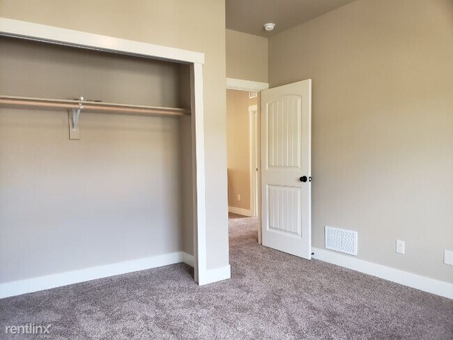 Building Photo - 4 br, 3.5 bath House - 875 Redemption Pt