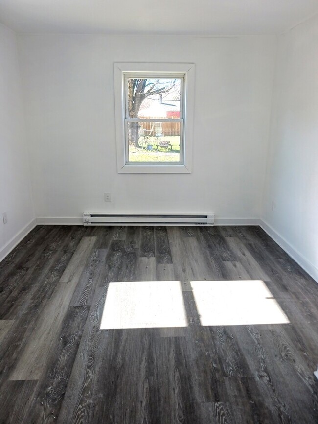 Building Photo - Renovated Two bedroom house for Rent in La...