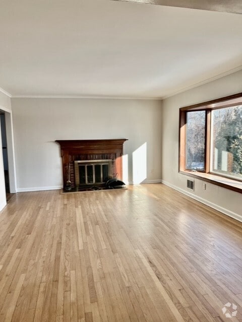 Building Photo - Soundview