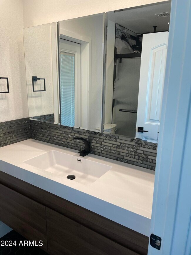 Building Photo - 4322 W Sandra Cir