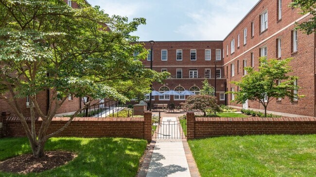 Building Photo - 2512 Q St NW