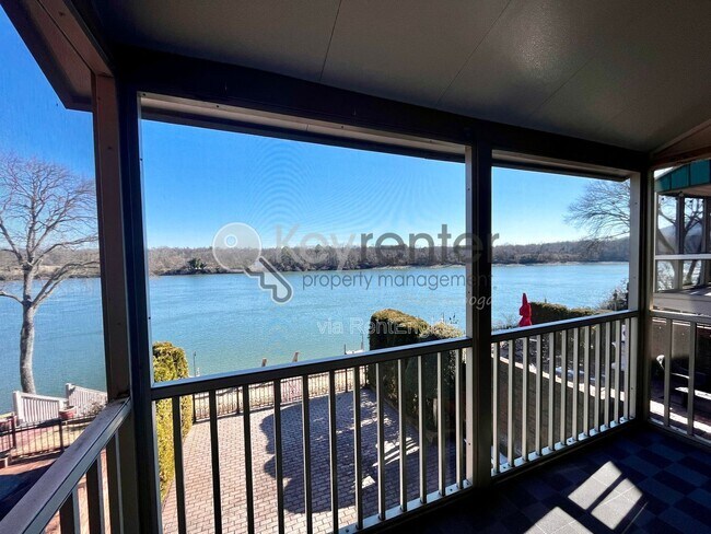 Building Photo - 3166 Waterfront Dr