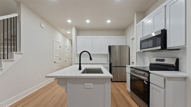 Building Photo - 1861 Lapis Ave