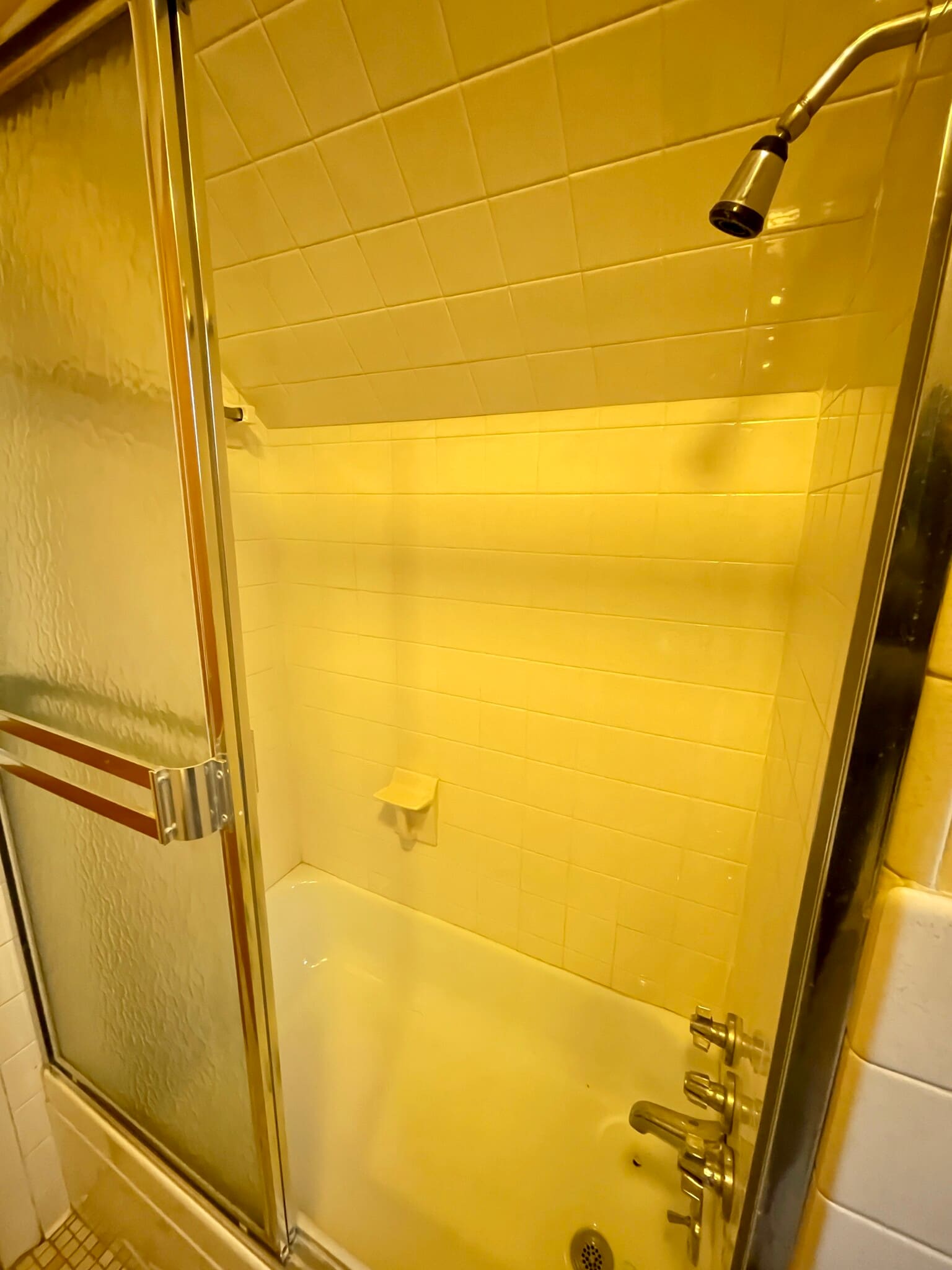 Full bathroom - 1231 Washtenaw Rd