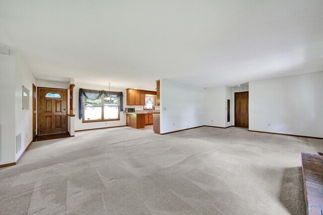 Building Photo - Lovely 3 Bed 2 Bath Ranch Home on Large Lot!