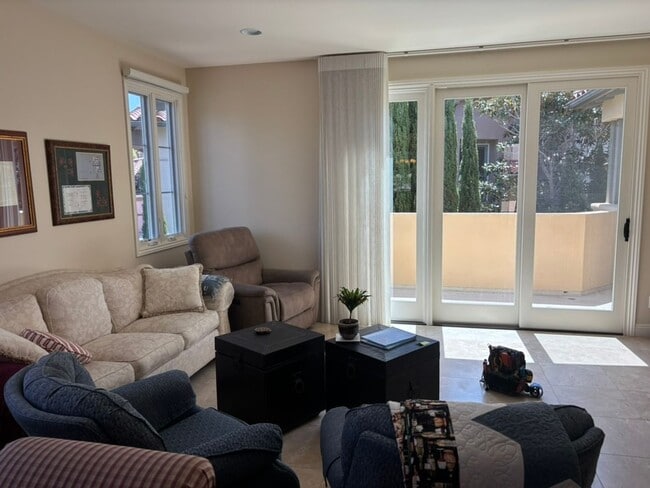 Building Photo - Beautiful 3BD 3.5BA House in La Jolla