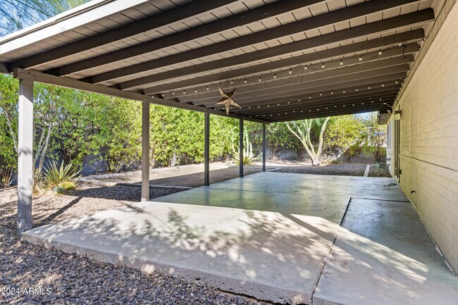 Building Photo - 1832 E Campbell Ave