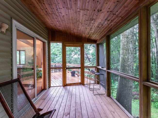 Building Photo - 7 Owls Nest Ln