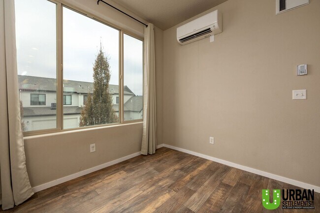 Building Photo - Modern Kendall Yards Townhome – 3 Bed, 2.5 Bath | 1,500 Sq. Ft.