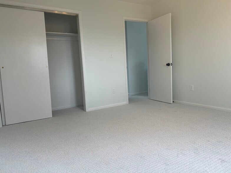 Building Photo - 108 Seaside Ave