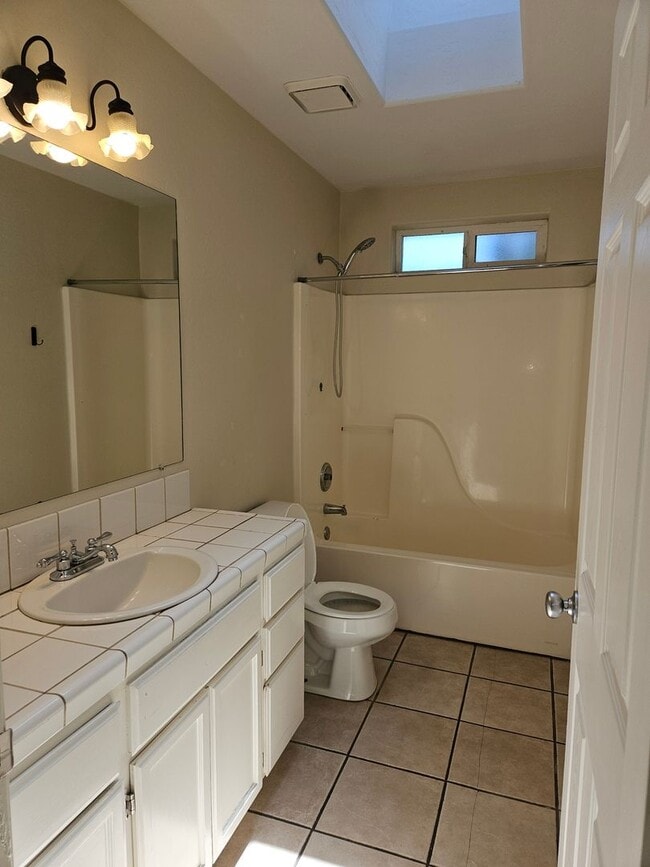 Building Photo - Beautiful custom home