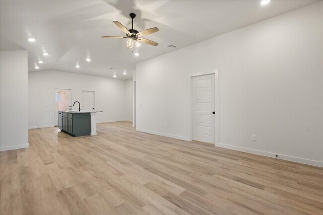 Building Photo - Beautiful New Build Home in Cypress Ranch!