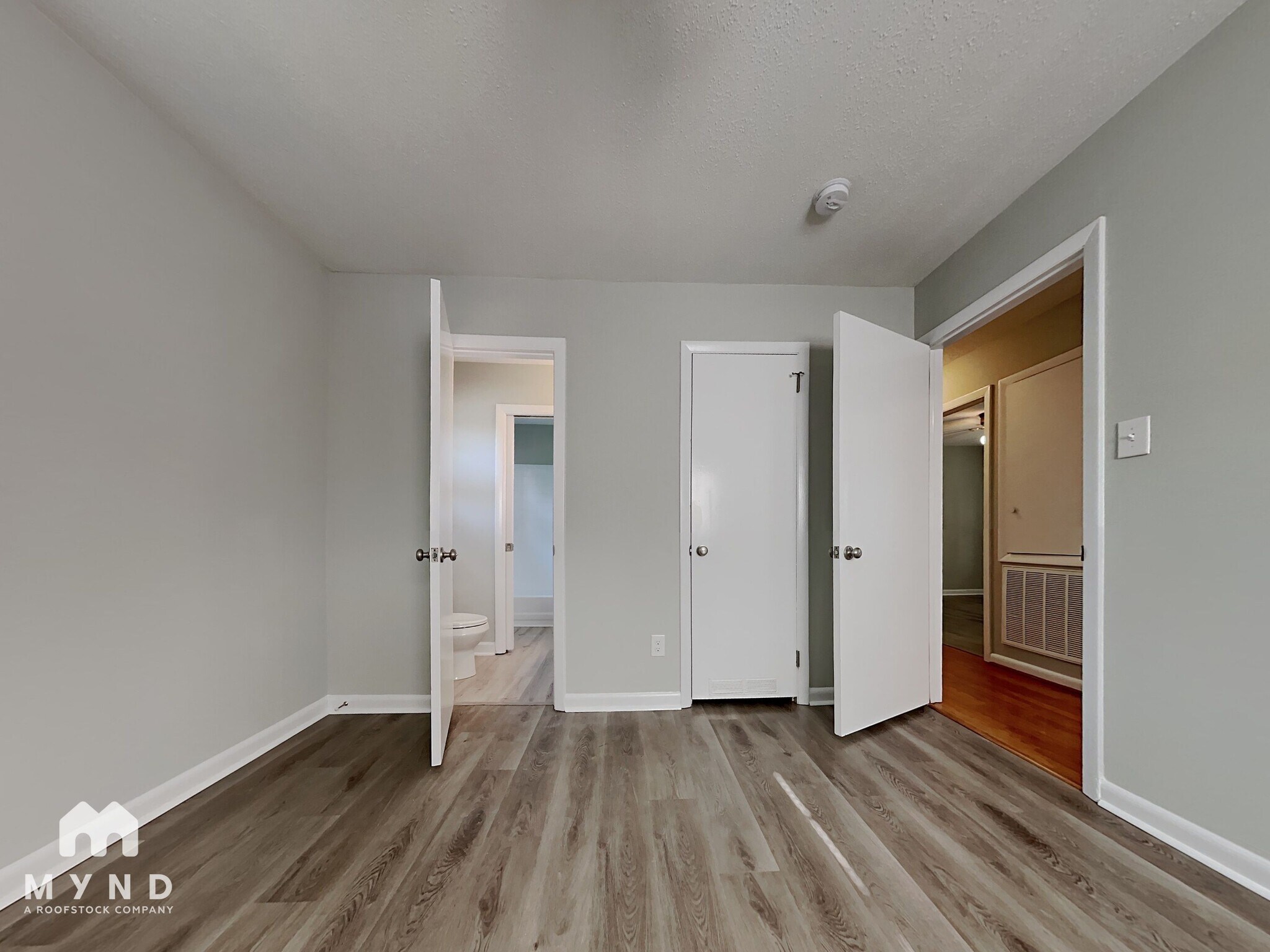 Building Photo - 221 Tanglewood Dr