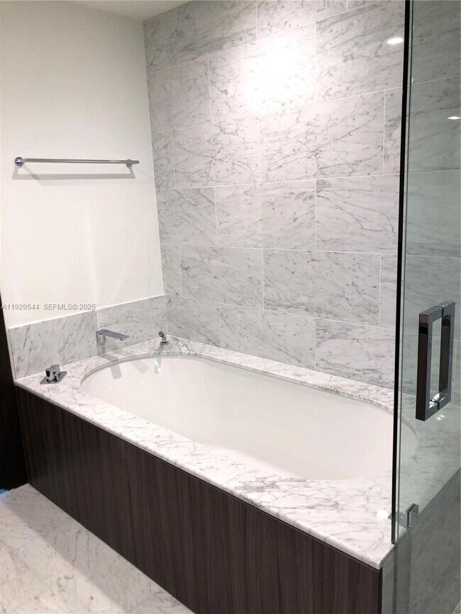 Building Photo - 1000 Brickell Plaza