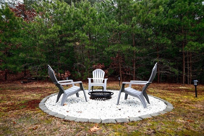 Building Photo - 8 Tiffany Rd