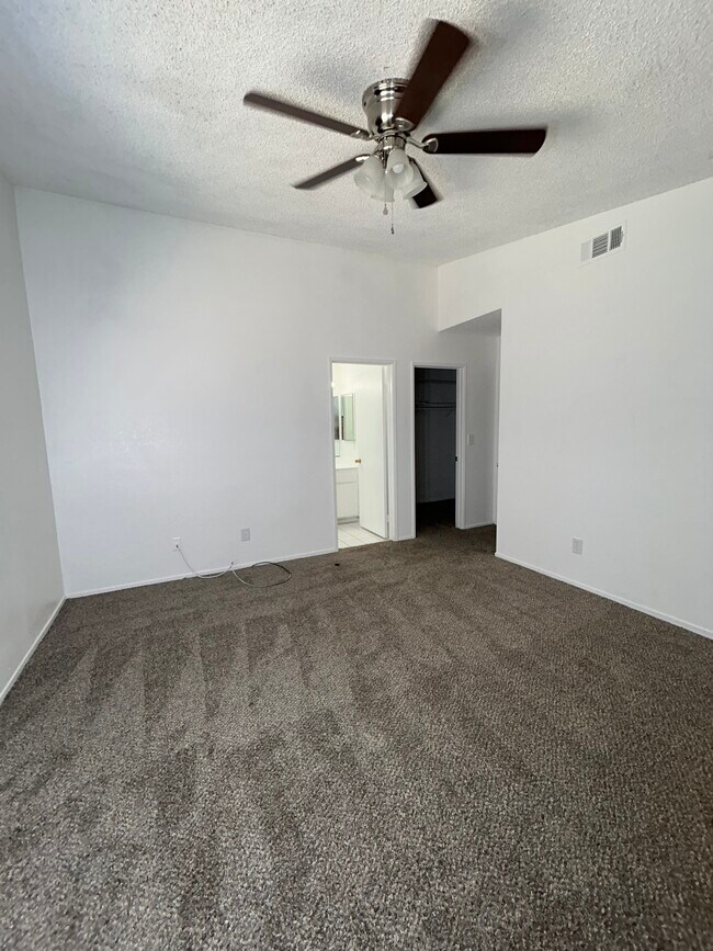 Master Bedroom - 45408 17th St E