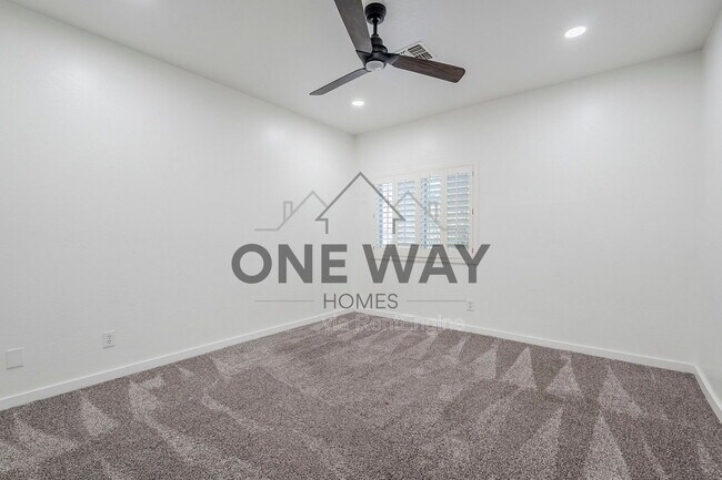 Building Photo - 760 N Swan Dr