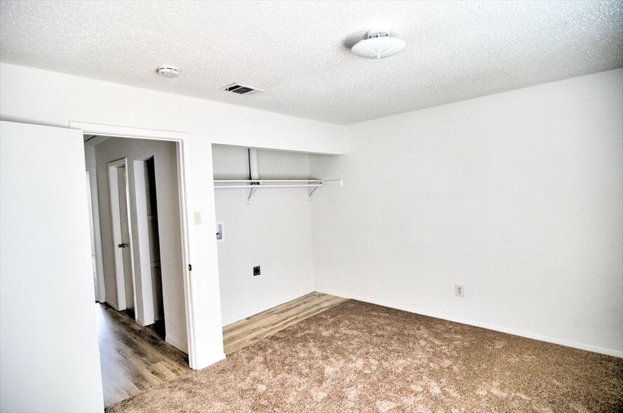 Building Photo - 9563 Olde Towne Row