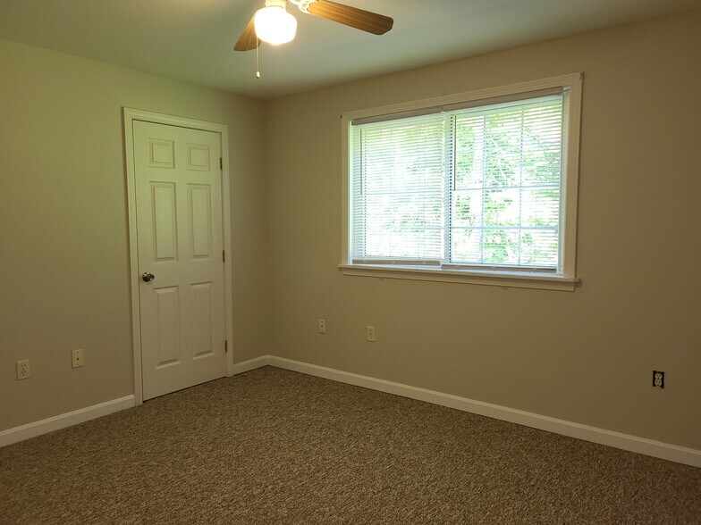 Back bedroom - 330 Craney Hill Rd