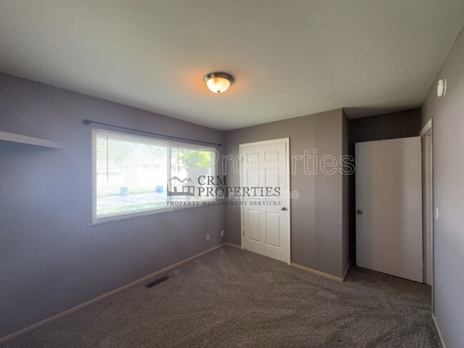 Building Photo - 2400 Balmoral Blvd