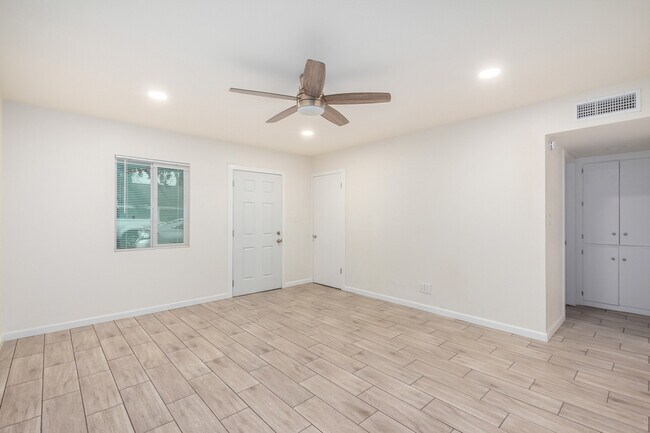Building Photo - 5107 N 28th Dr