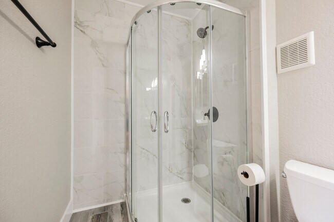 Building Photo - Fully Remodeled 3-Bedroom Townhome