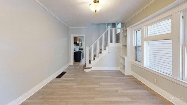 Building Photo - 65 Woodlawn St