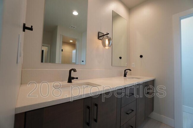 Building Photo - 3045 S Honeycomb Way