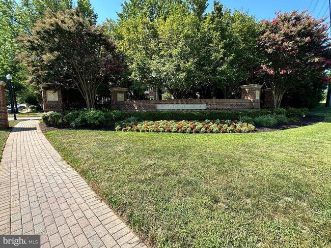 Building Photo - 1705 Palmetto Dr