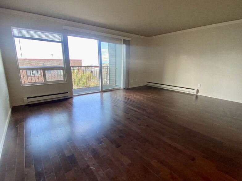 Interior Photo - Lakeview Place