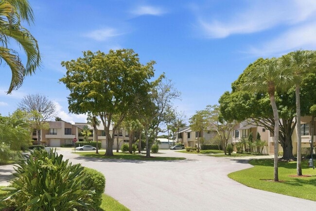 Building Photo - 6075 Glendale Dr