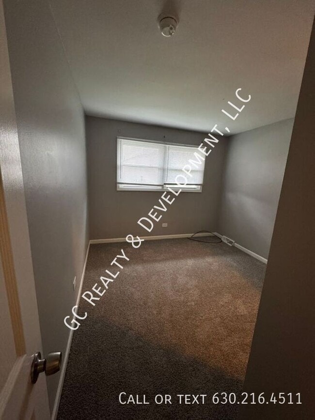 Building Photo - 1104 W 187th St
